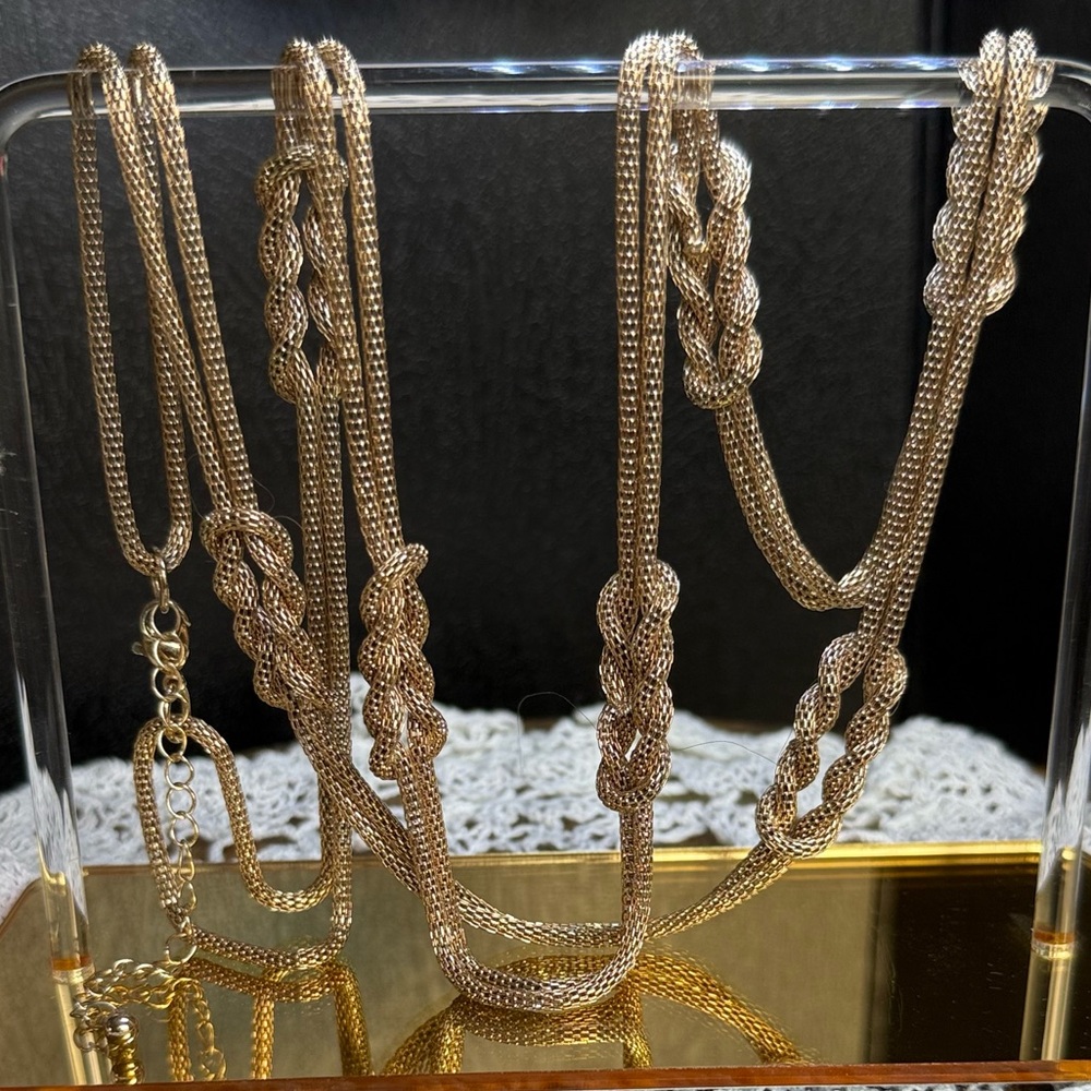 Vintage style mesh necklace beautiful & Elegant in Gold tone